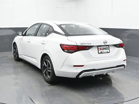 Used 2024 Nissan Sentra SV FWD image 11