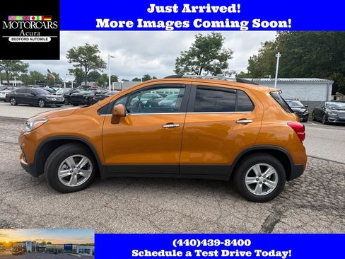 Used 2017 Chevrolet Trax LT w/ Sun & Sound Package FWD image 4
