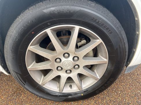 Used 2017 Buick Enclave Leather image 9