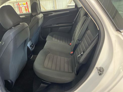 Used 2020 Ford Fusion SE image 15