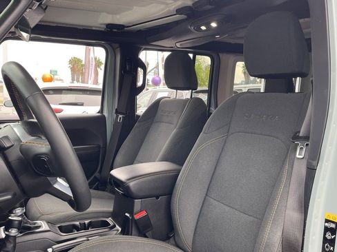 Used 2024 Jeep Wrangler Unlimited Sahara image 17