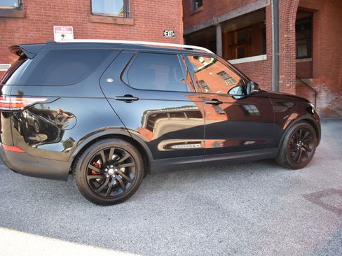 Used 2017 Land Rover Discovery HSE image 2