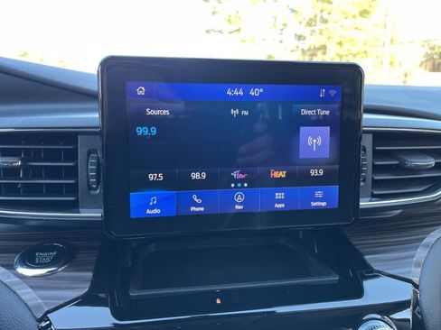 Used 2024 Ford Explorer Limited image 10