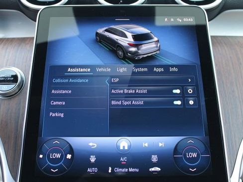 Used 2025 Mercedes-Benz GLC 300 image 30