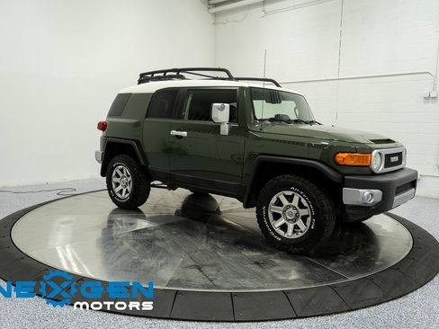 Used 2014 Toyota FJ Cruiser 4WD image 2