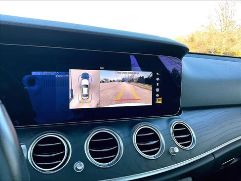 Used 2022 Mercedes-Benz E 350 4MATIC Sedan image 19