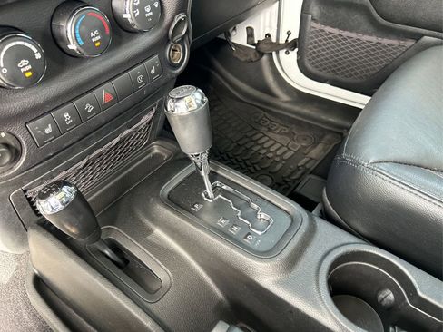 Used 2016 Jeep Wrangler Sahara image 23