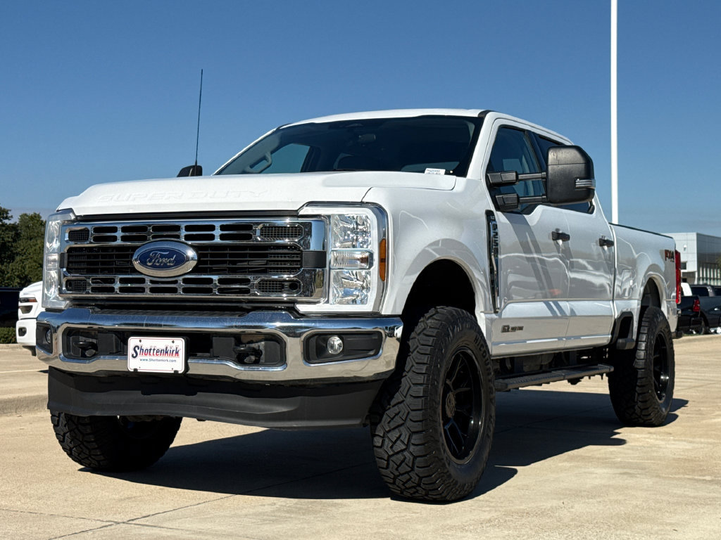 Used 2024 Ford F250 XLT w/ FX4 Off-Road Package AWD/4WD image 3