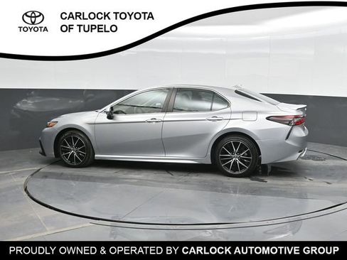 Used 2022 Toyota Camry SE FWD image 9