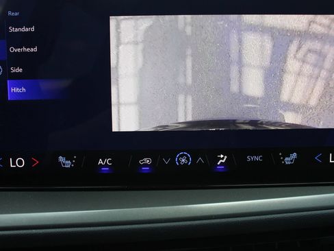 Used 2026 Chevrolet Traverse LT w/ Driver Confidence Package FWD image 43