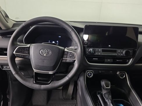 Used 2025 Toyota Grand Highlander AWD image 9