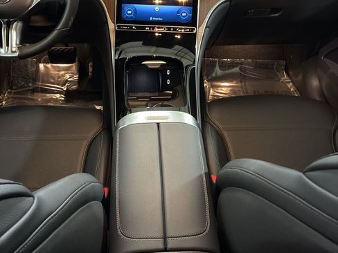 Used 2025 Mercedes-Benz GLC 300 4MATIC image 18