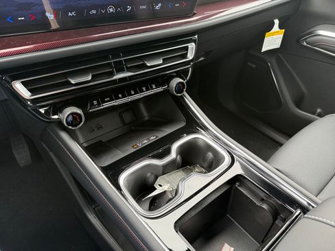 New 2026 Chevrolet Traverse Z71 w/ Enhanced Driving Package image 13