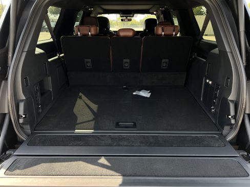 New 2025 Lincoln Navigator L Reserve image 28