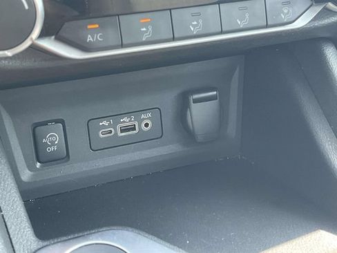 Used 2025 Nissan Sentra SV FWD image 28