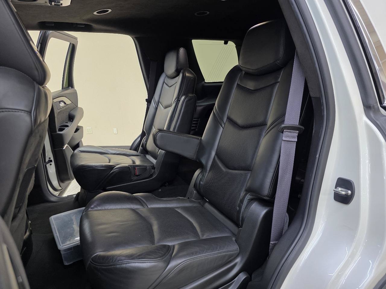 Used 2015 Cadillac Escalade Platinum AWD/4WD image 25