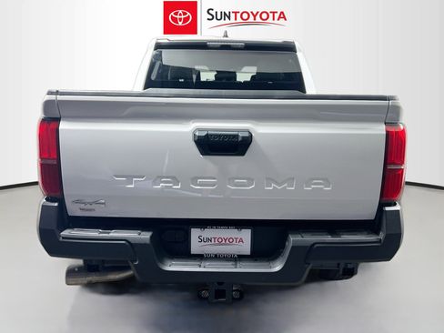 Used 2025 Toyota Tacoma SR AWD/4WD image 5