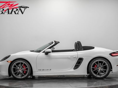 Used 2017 Porsche 718 Boxster S image 2