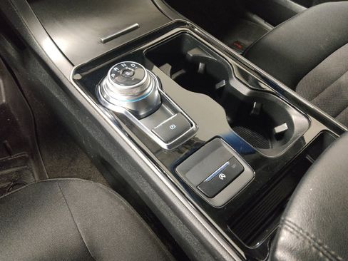 Used 2020 Ford Edge SE image 26