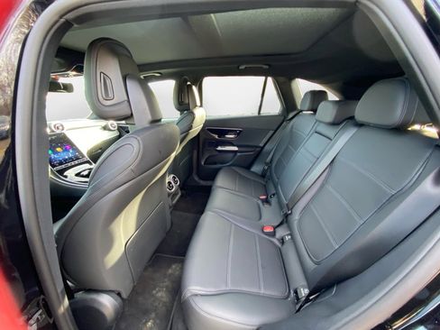 Used 2025 Mercedes-Benz GLC 300 4MATIC image 13