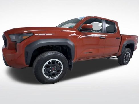 Used 2025 Toyota Tacoma TRD Off-Road AWD/4WD image 4