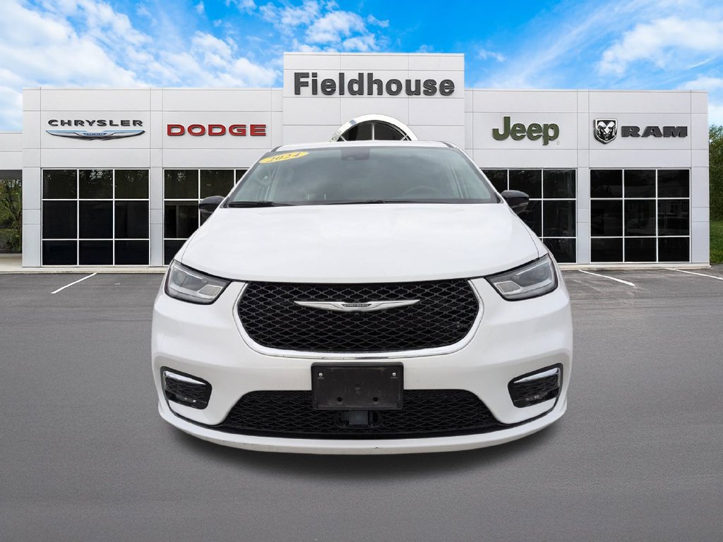 Used 2024 Chrysler Pacifica Touring-L FWD image 2