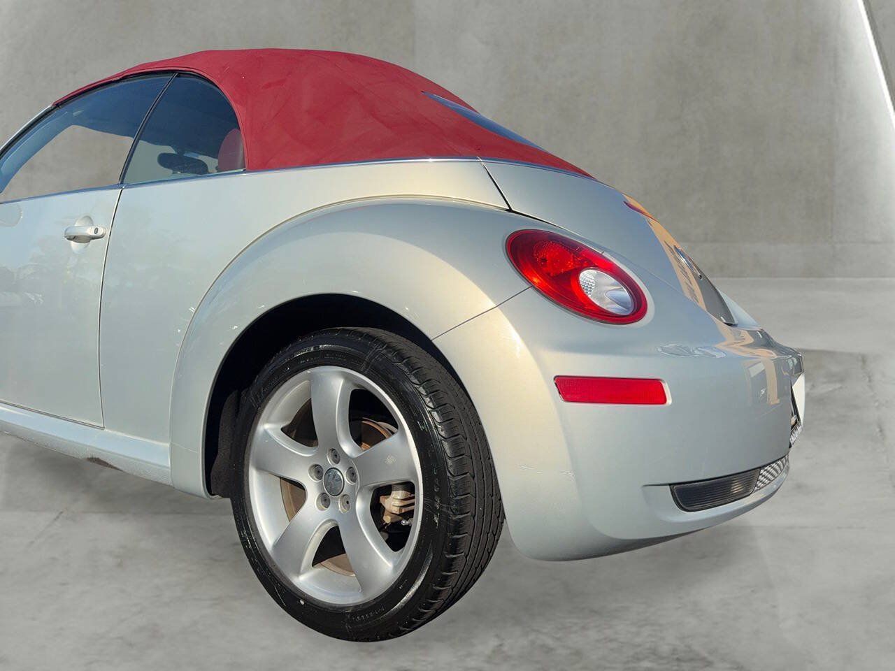 Used 2009 Volkswagen Beetle Blush FWD image 37