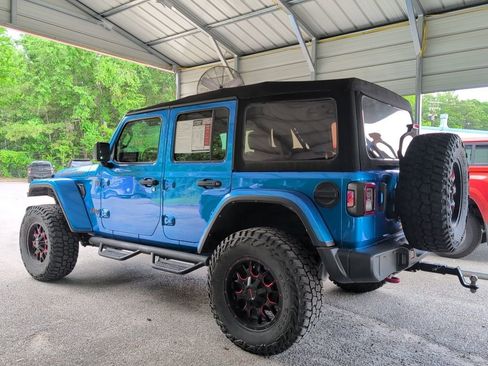 Used 2021 Jeep Wrangler Unlimited Rubicon w/ Cold Weather Group AWD/4WD image 5