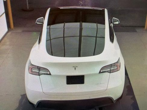 Used 2021 Tesla Model Y Long Range AWD/4WD image 11