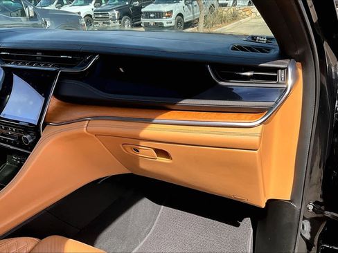 Used 2023 Jeep Grand Cherokee Summit image 19