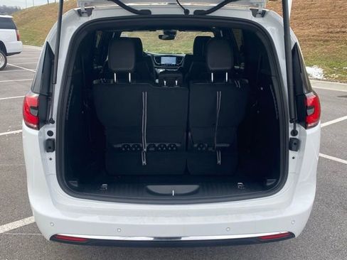 New 2026 Chrysler Pacifica Select image 7