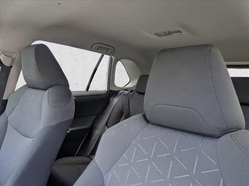Used 2020 Toyota RAV4 XLE FWD image 5