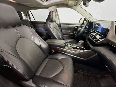 Certified 2022 Toyota Highlander Limited image 31