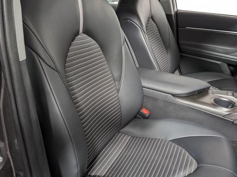 Used 2022 Toyota Camry SE image 21