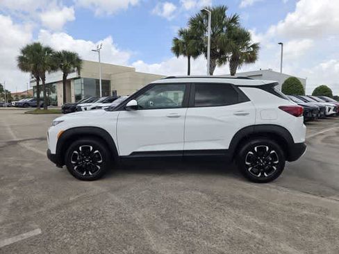 Used 2022 Chevrolet TrailBlazer LT w/ Confidence II Package FWD image 3