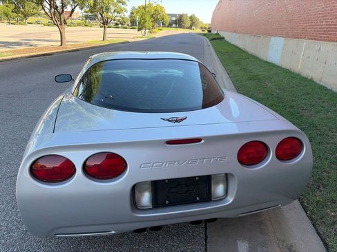 Used 1998 Chevrolet Corvette Coupe w/ Roof Pkg RWD image 3