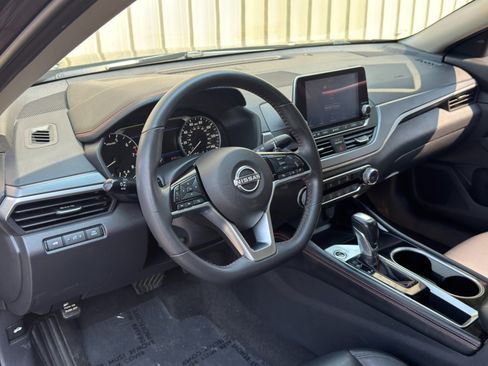 Used 2023 Nissan Altima 2.5 SR FWD image 12