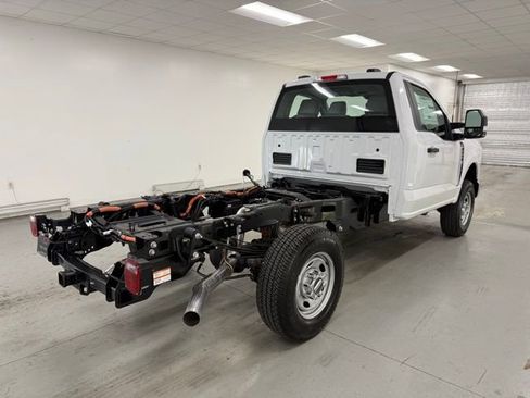 New 2026 Ford F250 XL w/ XL Chrome Package image 6