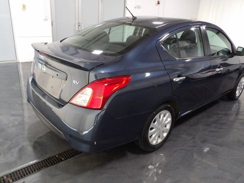 Used 2017 Nissan Versa SV image 4