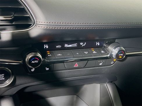 New 2026 MAZDA MAZDA3 Hatchback w/Premium Plus Pkg image 13