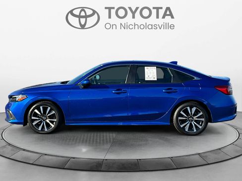 Used 2022 Honda Civic EX image 3