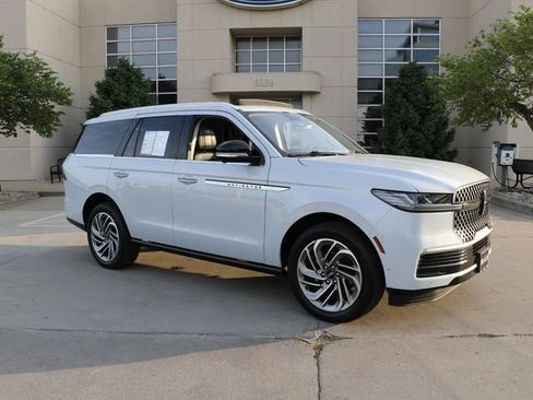 Used 2025 Lincoln Navigator Reserve AWD/4WD image 1