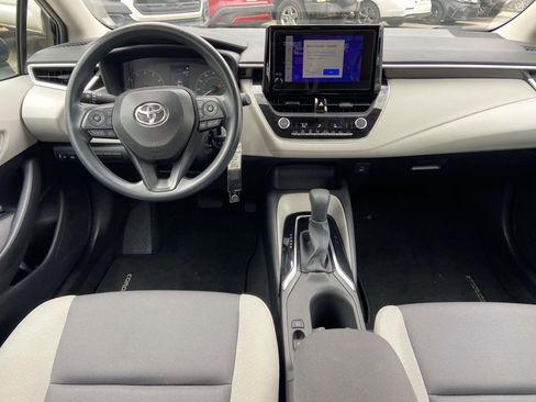 Used 2025 Toyota Corolla LE image 9