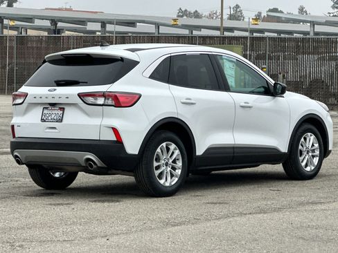 Certified 2022 Ford Escape SE image 4