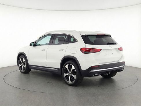 Used 2025 Mercedes-Benz GLA 250 4MATIC image 3
