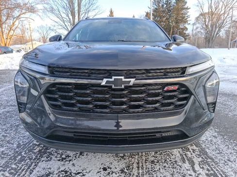 Used 2024 Chevrolet Trax RS w/ Driver Confidence Package image 2