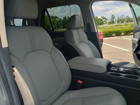 Used 2024 Honda Pilot Touring image 29