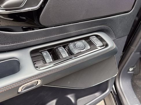New 2026 Lincoln Aviator AWD image 14