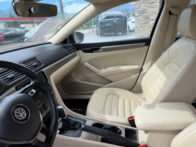 Used 2017 Volkswagen Passat 1.8T SEL Premium FWD image 23