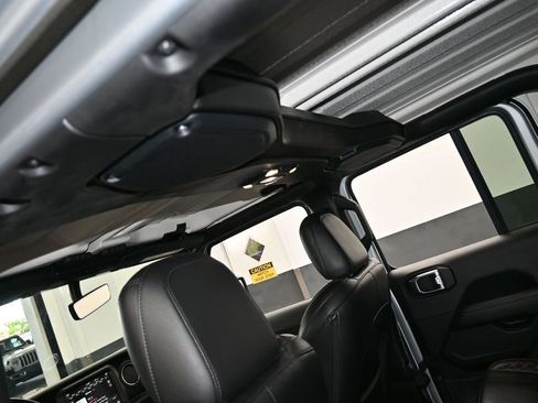 Used 2022 Jeep Gladiator Overland image 39